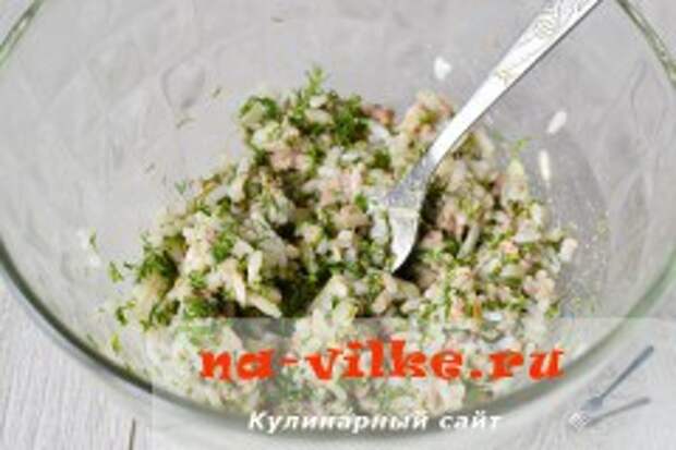 Салат Вкусная корзинка – с печенью трески и рисом