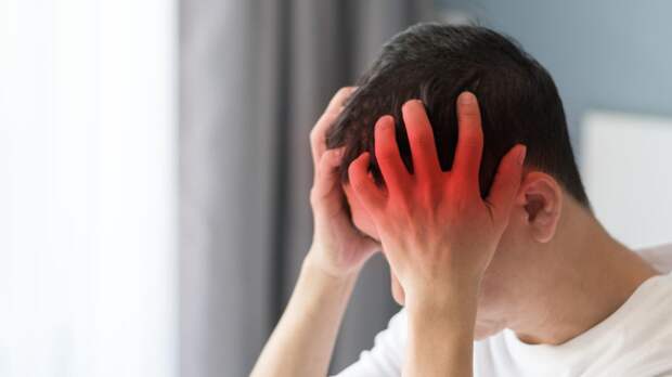 Заболевание сопровождается сильной головной болью