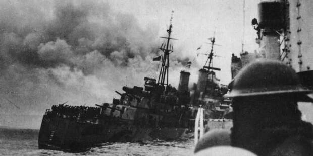Повреждённый британский лёгкий крейсер Тринидад