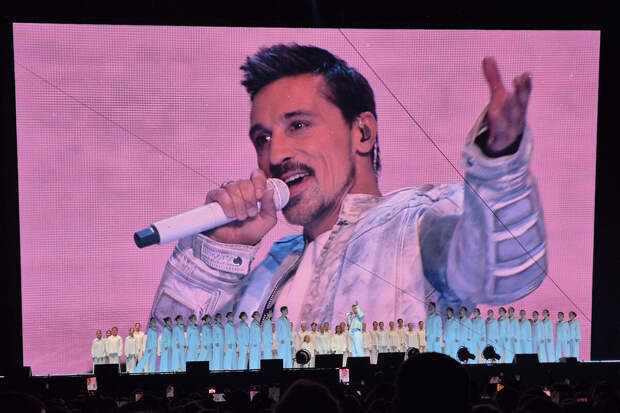 Певец Дима Билан заявил, что восстанавливает голос физраствором