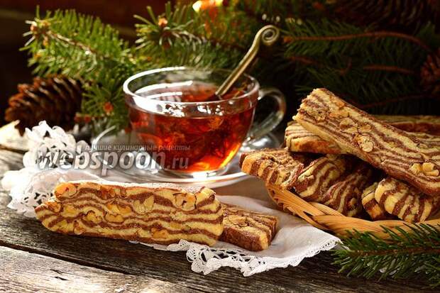 Фото Полосатое печенье с орехами