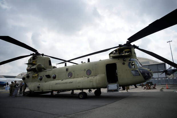 Вертолет Boeing CH-47F Chinook, состоящий на службе армии США