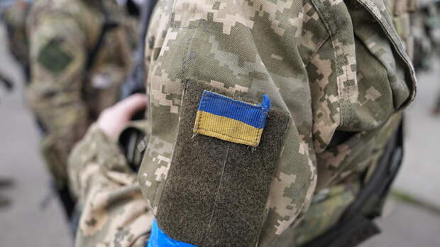 Украинские боевики застрелили офицера "Азова"* во время мятежа под Купянском