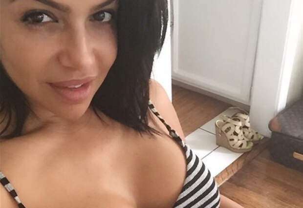 Vida Guerra Busted Out A Thong On Snapchat To Show Off Her Amazing Booty