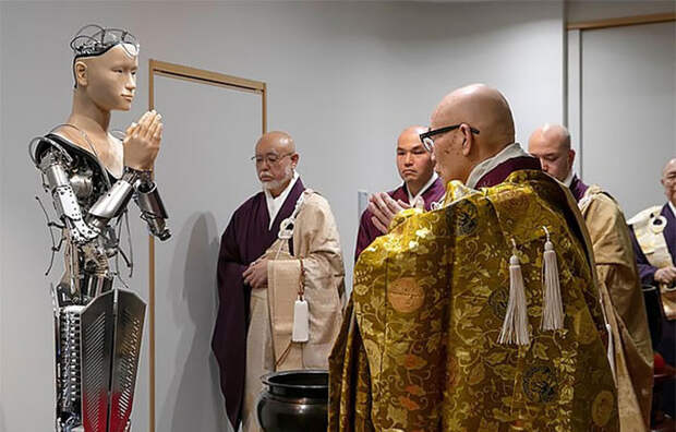 Роботы-проповедники разных конфессий