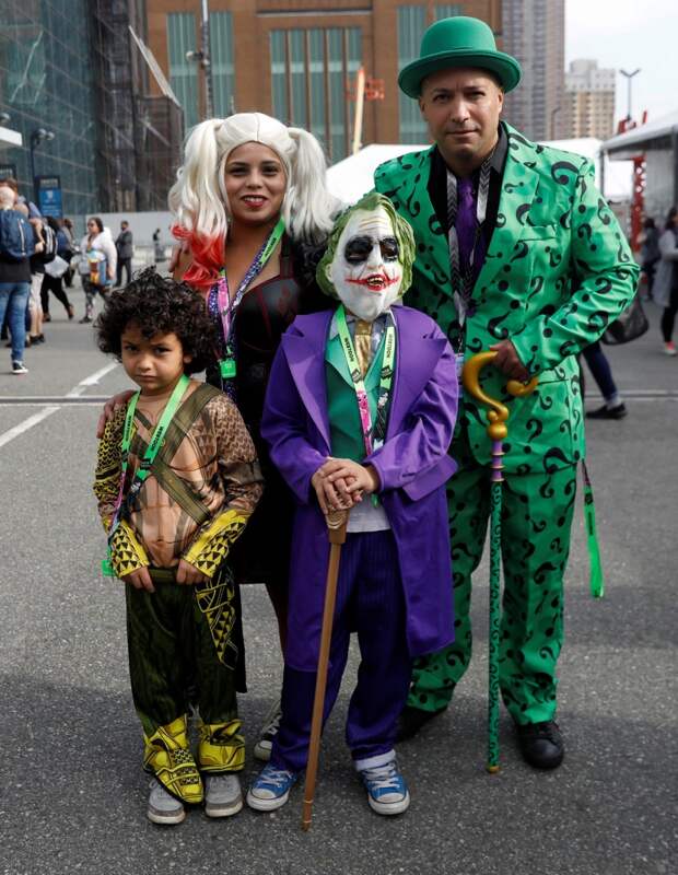 Яркие костюмы посетители New York Comic Con 2018