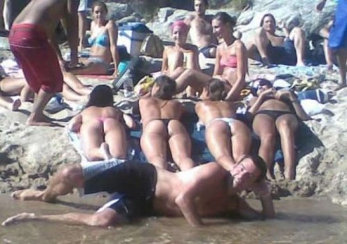 Испорченные фотографии девушек в бикини