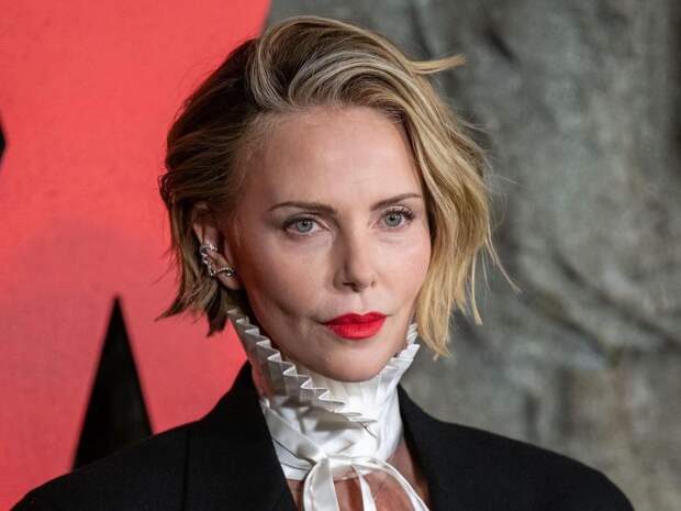 Роковые образы 50-летней Шарлиз Терон