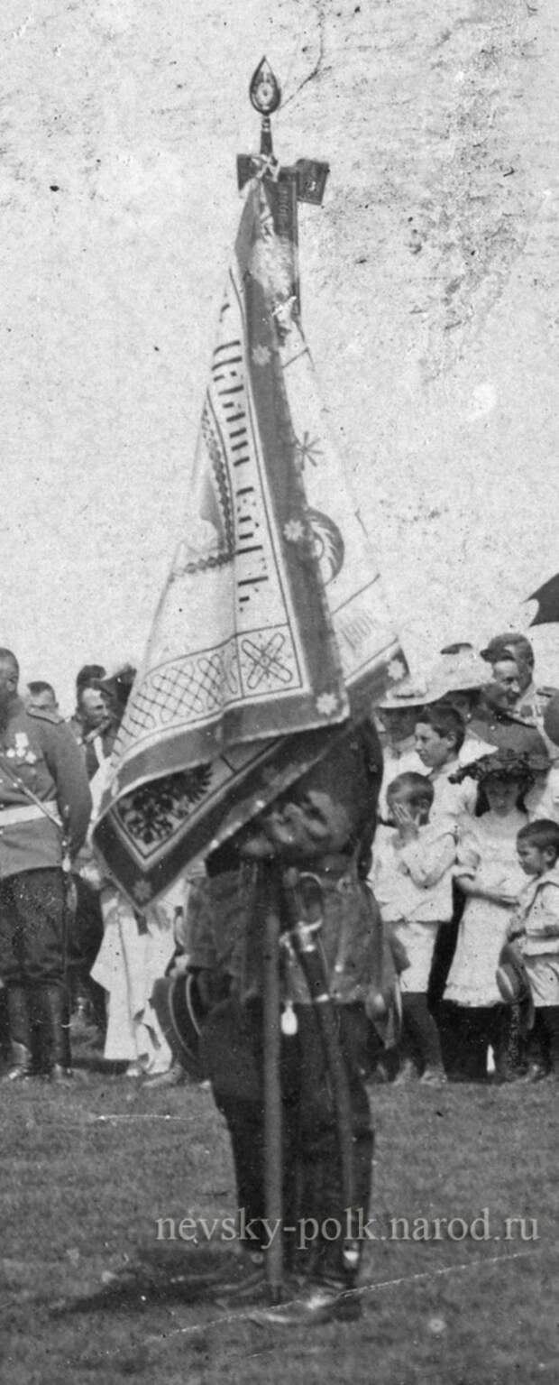 Знамя лейб-гвардии Кексгольмского полка, врученное ему в день празднования 200-летнего юбилея, 29 июня (12 июля) 1910 года.