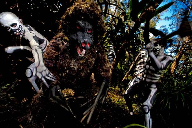 Папуасы охота на злого духа леса. фото