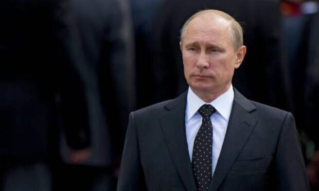 Путин возглавил шествие «Бессмертного полка» на Красной площади