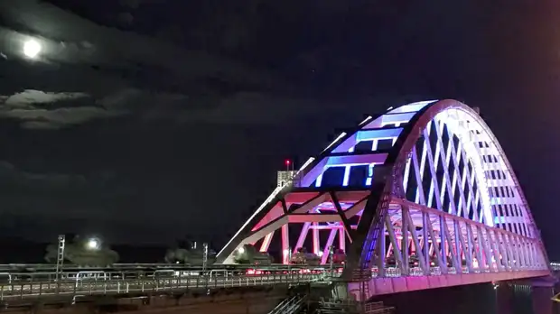 В Минобороны рассказали о пересечении Крымского моста очередным эшелоном с техникой