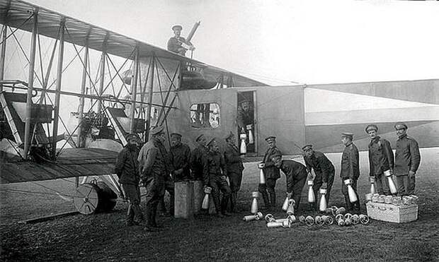 23 декабря 1914 года в России создали эскадру воздушных кораблей «Илья Муромец» 23 декабря 1914 года в России создали эскадру воздушных кораблей «Илья Муромец»
