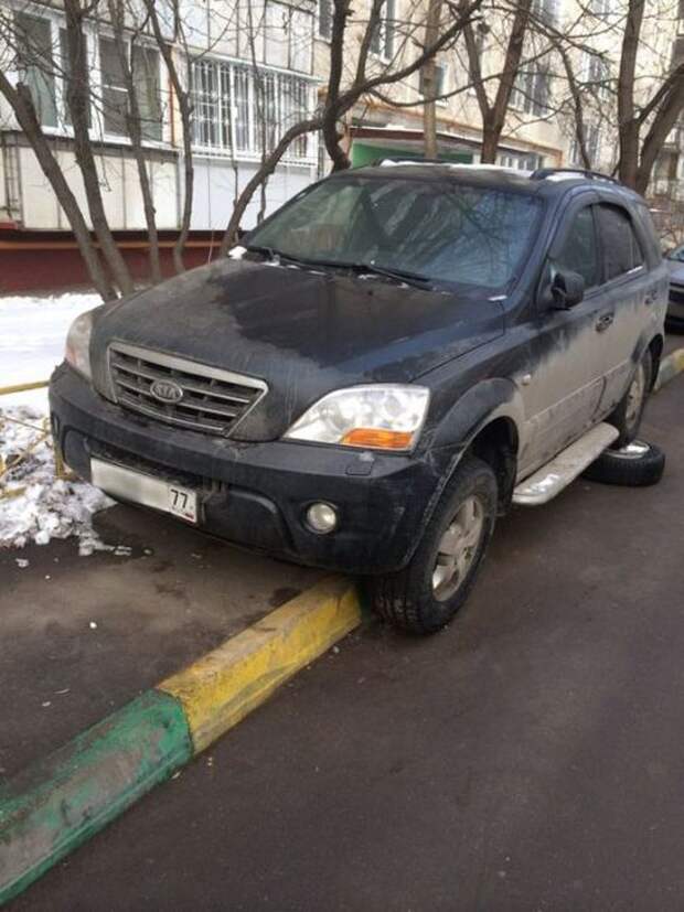 Cломалcя не в том месте и не в то время авто, парковка, тротуар