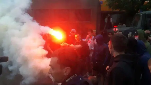 СМИ: У офиса канала NEWSONE в Киеве проходит акция протеста