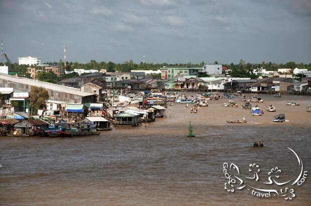 http://gecko-travel.com/wp-content/gallery/mekong-delta/vietnam-cai-rang-floating-market.jpg