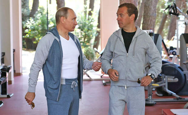 Часы Пескова, спортивный костюм Путина, что дальше Песков, прикол, путин, штаны, юмор