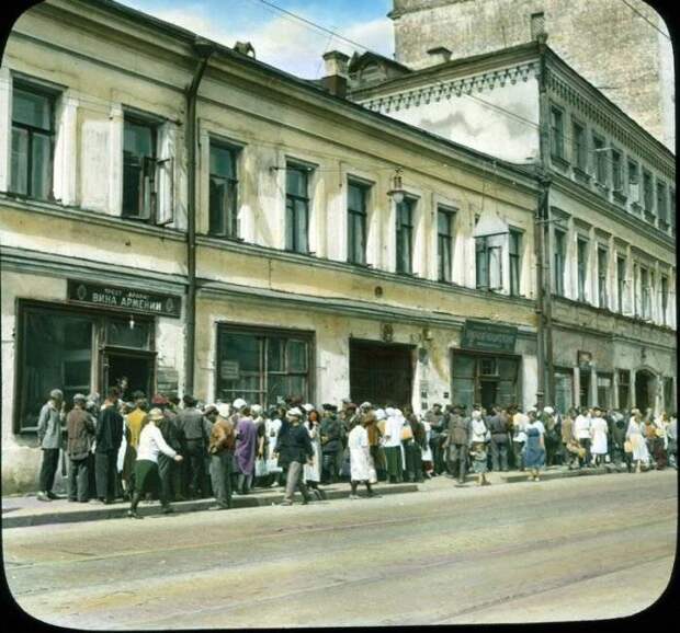 Редчайшие снимки Москвы 1931 года в цвете (77 фото)