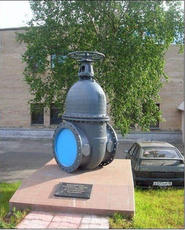 Памятник водопроводному крану. Петрозаводск города, интересное, памятники