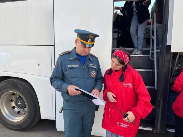 Спасатели МЧС России встретили юных курян,  прибывших в тульский оздоровительный лагерь