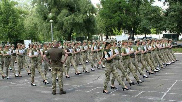 Военный марш на каблуках