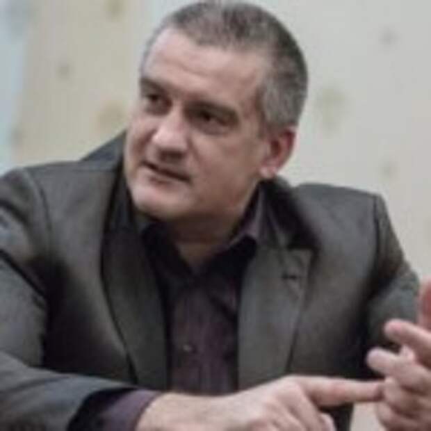 Поклонская была назначена в марте прошлого года прокурором Крыма, объявившего о своей независимости от Украины и по итогам референдума жителей полуострова вошедшего в состав России. Аксенов рассказал о том, как произошло назначение нового прокурора республики. По его словам, найти претендента на должность длительное время не удавалось.