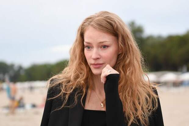 «Не готова жить в режиме ограничений»: почему Светлана Ходченкова после 40 лет так и не стала матерью