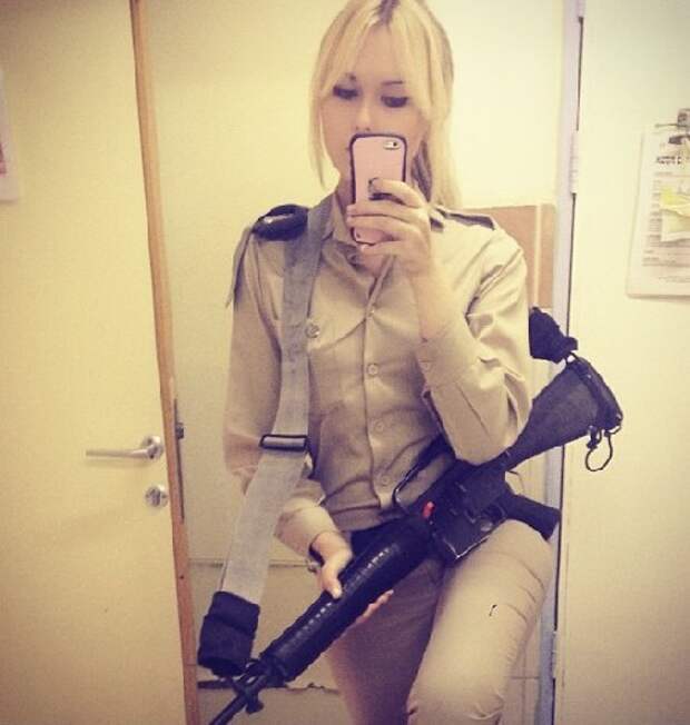 Симпатичные еврейки-военнослужащие: На службе и дома