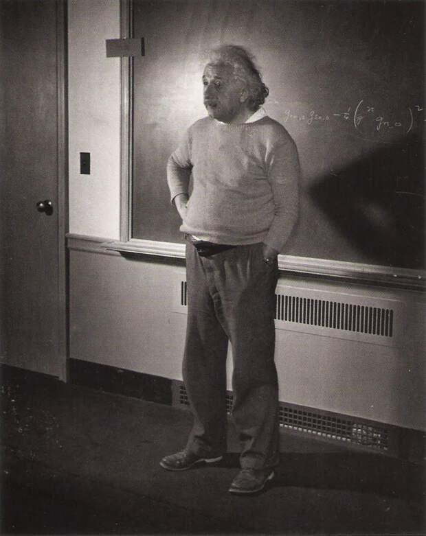 Альберт Эйнштейн на лекции