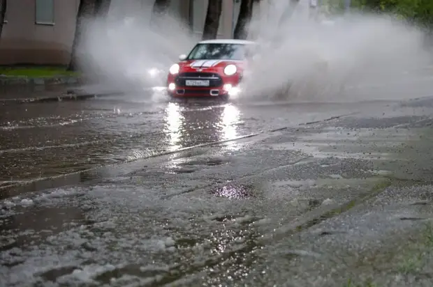 Синоптики предупредили жителей Москвы о мокром снеге и дожде 16 апреля