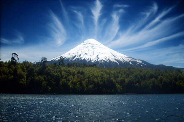 http://www.gochile.cl/en/images/stories/Fotos_web/Araucania_y_Volcanes/galeria/araucania-y-volcanes-chile-2.jpg