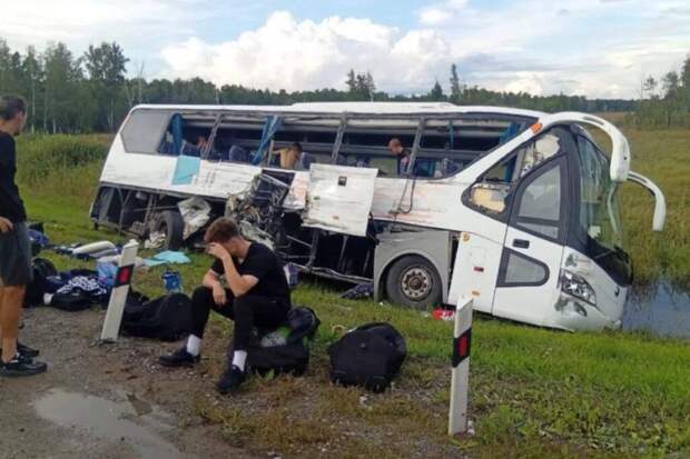 Автобус с футболистами «Тюмени-2» разбился в Омской области