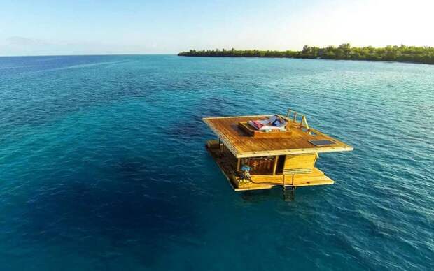 Manta Resort - плавучий отель у берегов Танзании.