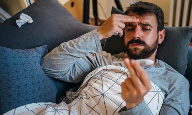 Что за бабушкин «метод мокрых носков», который снижает температуру без таблеток и микстур