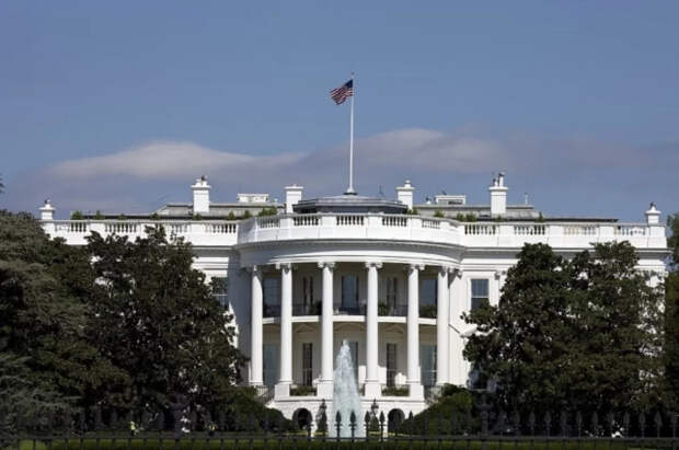 WSJ: экс-глава ВМС США Фелан пытался убедить Трампа не лишать его должности