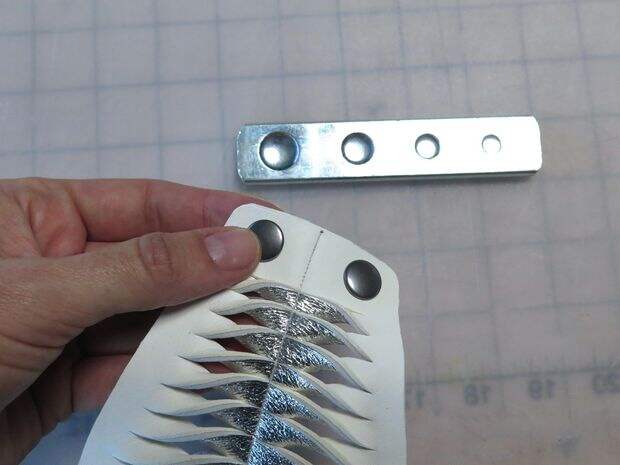 Двухцветные браслеты с прорезями, из кожи (Diy)