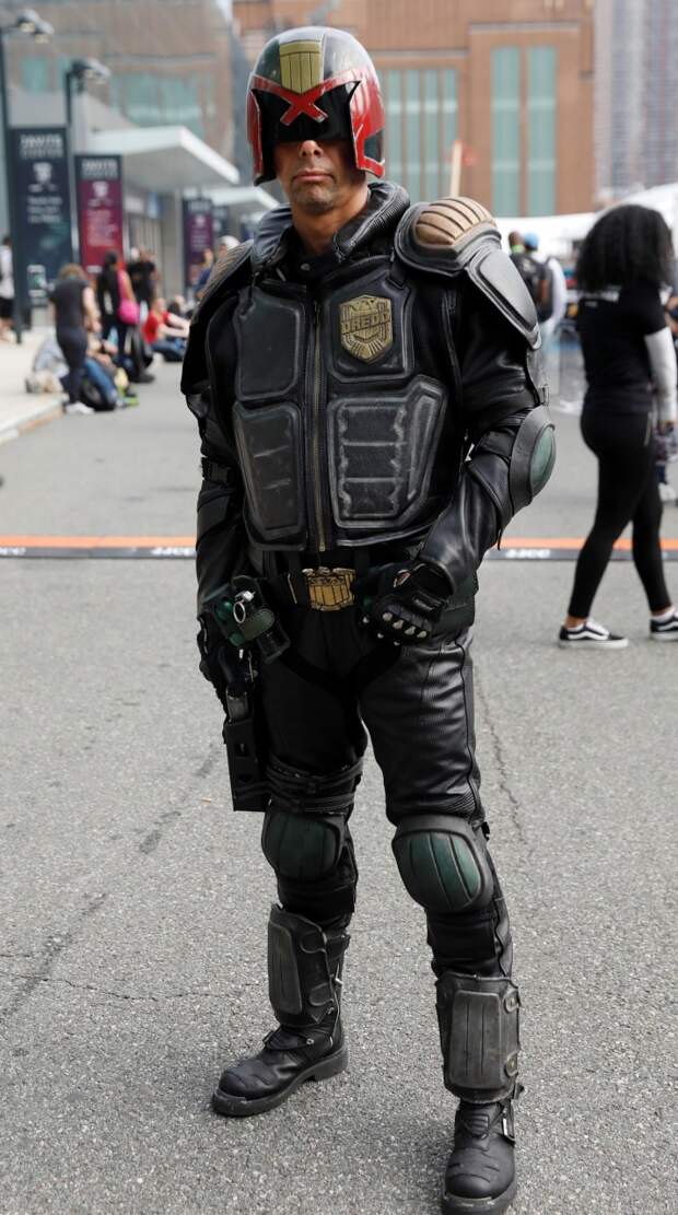 Яркие костюмы посетители New York Comic Con 2018