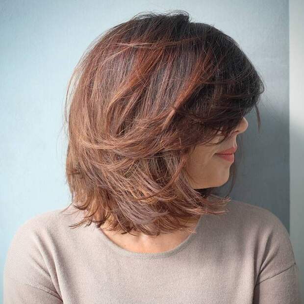 10 интересных каскадных стрижек на средние волосы для женщин старше 40 лет
