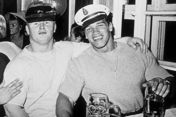 Behind-The-Historical-Photos9