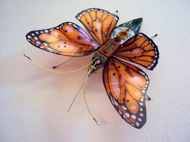 Потрясающие миниатюрные скульптуры насекомых из компьютерных компонентов (15 фото)