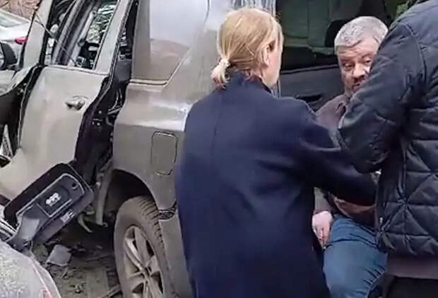 В Москве неизвестные подорвали автомобиль перешедшего на сторону России экс-сотрудника СБУ