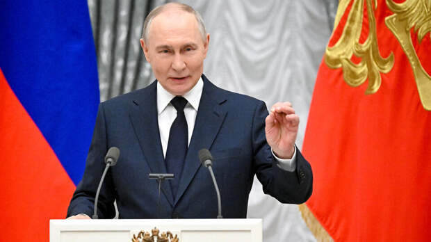 Путин поздравил артистов с новым профессиональным праздником