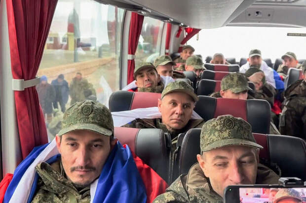 Минобороны РФ опубликовало видео созвонов с семьями вернувшихся с Украины бойцов