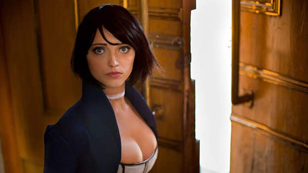 косплей Элизабет от грудастенькой красотки