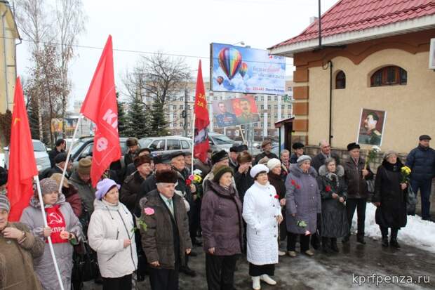 Ответ на открытие Ельцин-центра не заставил долго ждать - открыт первый в России Сталин-центр