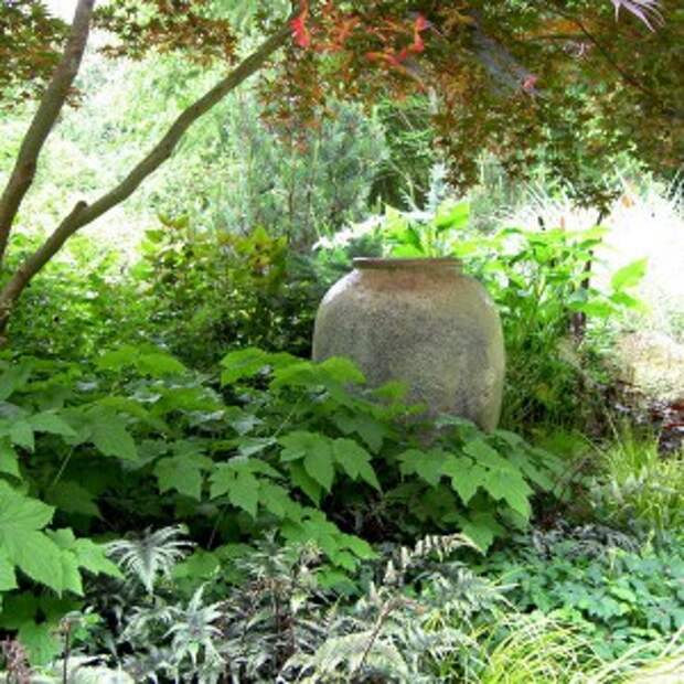 creative-use-large-pots-and-containers-in-garden8-1