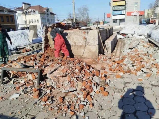 В Пролетарском округе Тулы приступили к реконструкции постамента памятника "Катюше"