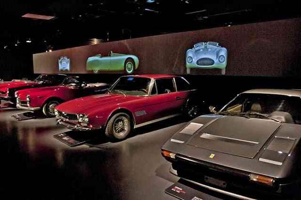 Музей авто истории в турине, италия. (трафик)