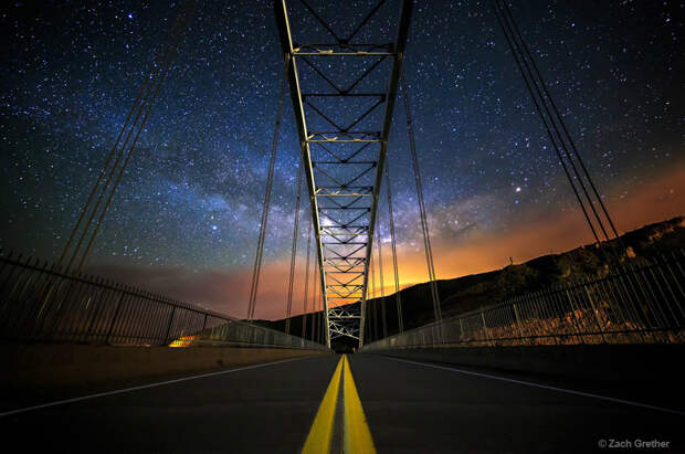 Zach Grether «Мост из земли в небо». звёзды, небо, пейзажи, фото
