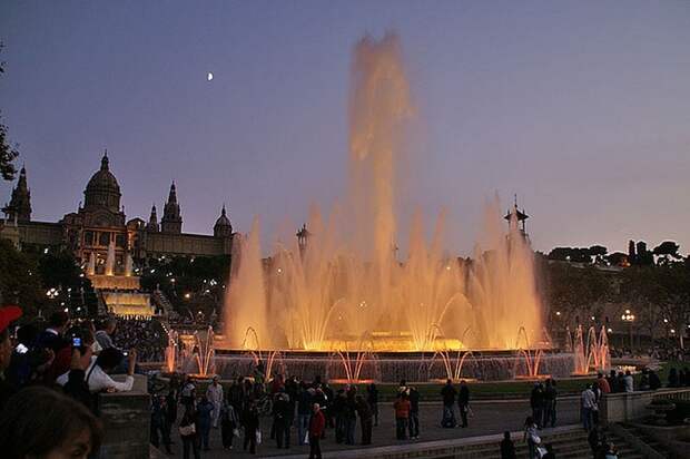 Магический фонтан Монжуика (Magic Fountain of Montjuic), поющий фонтан в Барселоне, Испания